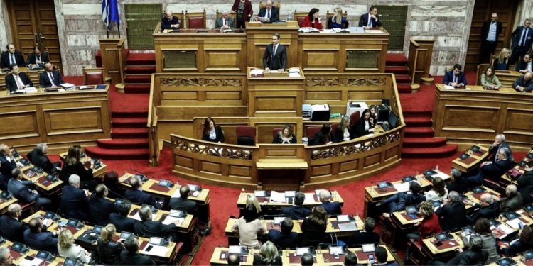 «Πυρετός» στη Βουλή: 15+4 νομοσχέδια προς ψήφιση