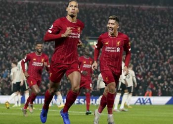Premier League: Η Λίβερπουλ... τιμώρησε τη Γιουνάιτεντ με Φαν Ντάικ και Σαλάχ