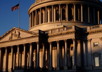 Ξεκίνησε η ιστορική δίκη για την καθαίρεση Τραμπ – News.gr