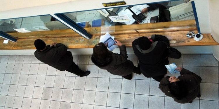 Πώς θα πληρώσουν τον φόρο όσοι «ξέχασαν» να δηλώσουν τα αναδρομικά – News.gr