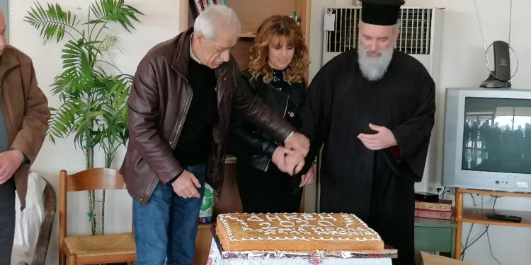 ΚΗΦΗ ΑΜΑΛΙΑΔΑΣ: ‘Εκοψε την Πρωτοχρονιάτικη πίτα (φωτος)