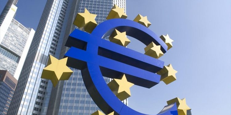 EKT: Κλειστές οι στρόφιγγες για δάνεια προς επιχειρήσεις