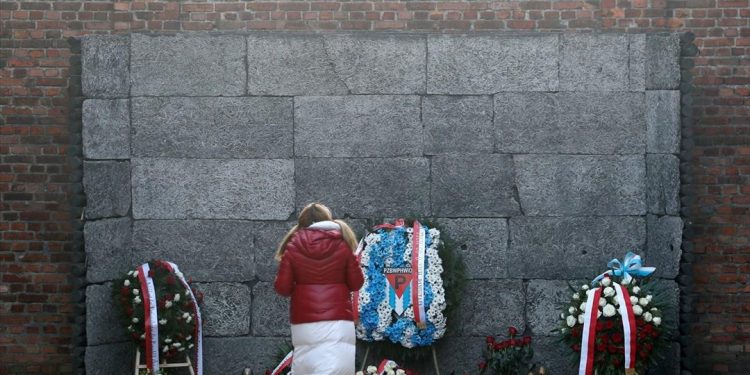 Επιζώντες του Άουσβιτς επιστρέφουν 75 χρόνια μετά την απελευθέρωση