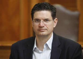 ΔΙΟΝΥΣΗΣ ΚΑΛΑΜΑΤΙΑΝΟΣ: “Μόλις έξι μήνες μετά, οι μάσκες έχουν ήδη πέσει!”