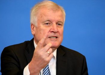 Γερμανός ΥΠΕΣ: «Όχι» στα γερμανικά κρατίδια για υποδοχή προσφύγων από την Ελλάδα