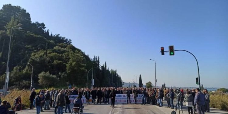 Έκλεισαν την Πατρών – Πύργου στον κόμβο της ΒΙΠΕ (βίντεο)