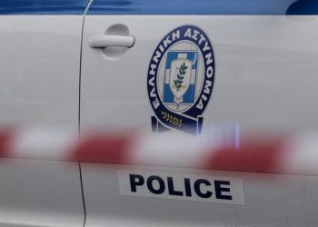 Πεύκη: Μητέρα έριξε το παιδί της από τον 3ο όροφο και στη συνέχεια έπεσε στο κενό