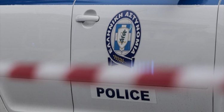 Πεύκη: Μητέρα έριξε το παιδί της από τον 3ο όροφο και στη συνέχεια έπεσε στο κενό