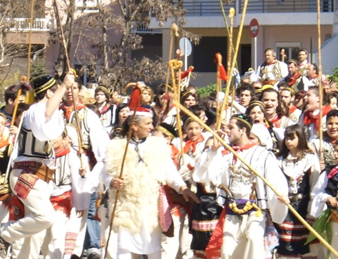 Στο Καρναβάλι Αμαλιάδας οι Μωμόγεροι από την Κοζάνη και ο Βλάχικος Γάμος της Θήβας
