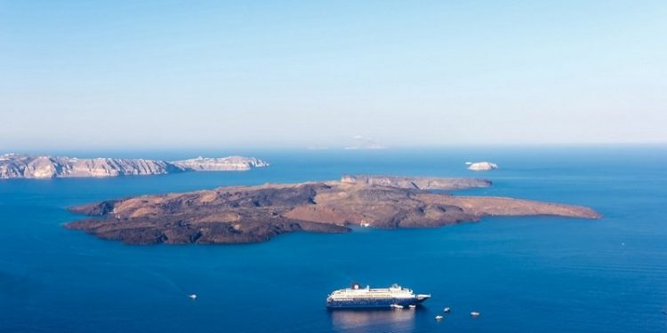 «Βρυχάται» ξανά το ηφαίστειο της Σαντορίνης – Σε ισχύ σχέδιο της Πολιτικής Προστασίας