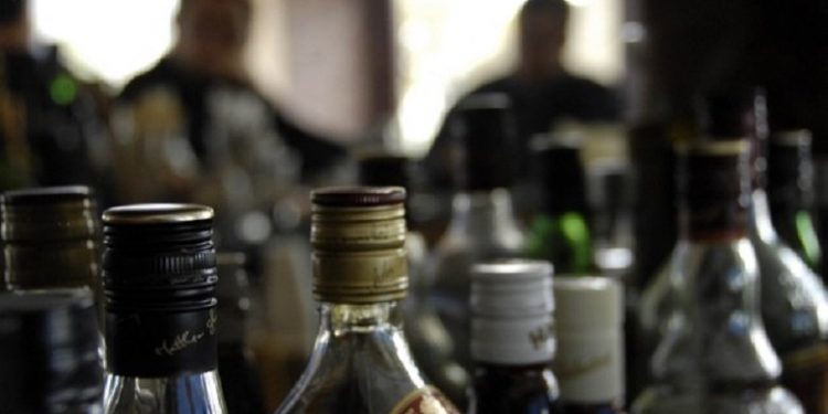 Κόρη Ελληνίδας πολιτικού κατέληξε στο νοσοκομείο μετά από ποτά «μπόμπες» – News.gr