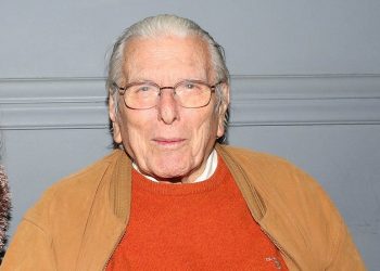 Σε κρίσιμη κατάσταση εξακολουθεί να νοσηλεύεται ο Κώστας Βουτσάς – News.gr