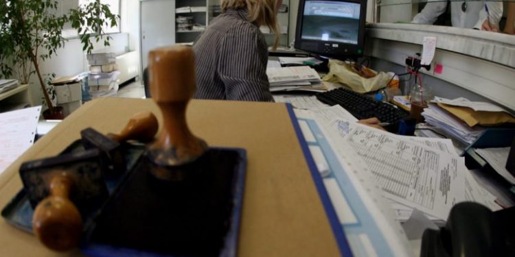 Ποια ζευγάρια θα πρέπει να χωρίσουν υποχρεωτικά για την Εφορία – News.gr