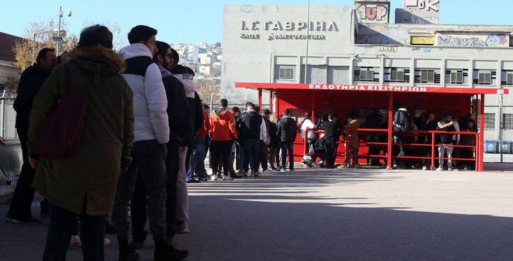 Ολυμπιακός – Άρσεναλ: Ουρές στο Καραϊσκάκη για ένα μαγικό χαρτάκι