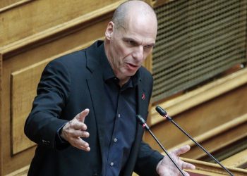 Ο Βαρουφάκης κατέθεσε στη Βουλή τις ηχογραφήσεις από τα Eurogroup του 2015 – Επιστρέφω τον φάκελο ως απαράδεκτο είπε ο Τασούλας