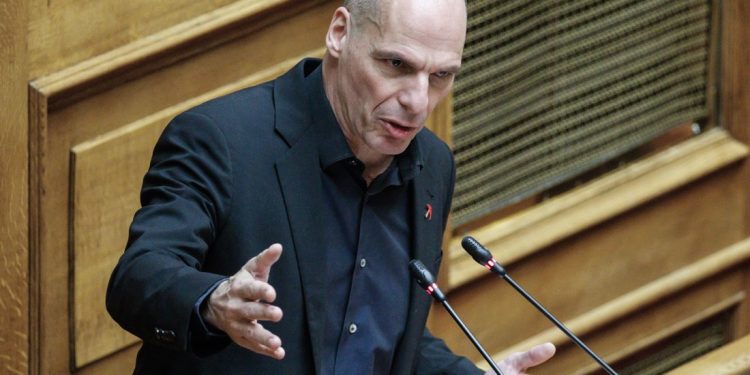 Ο Βαρουφάκης κατέθεσε στη Βουλή τις ηχογραφήσεις από τα Eurogroup του 2015 – Επιστρέφω τον φάκελο ως απαράδεκτο είπε ο Τασούλας