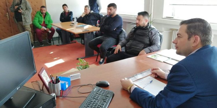 Δρομολογήθηκαν λύσεις για τους σταφιδοπαραγωγούς!