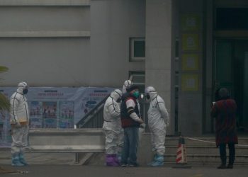 Τα παραμορφωμένα πρόσωπα των νοσηλευτών στην Ουχάν – News.gr