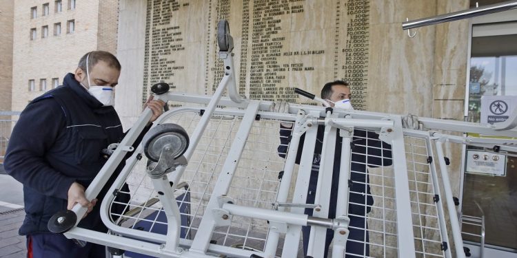 Δεύτερος νεκρός στην Ιταλία, επεκτείνεται η νόσος στα βόρεια της χώρας – News.gr