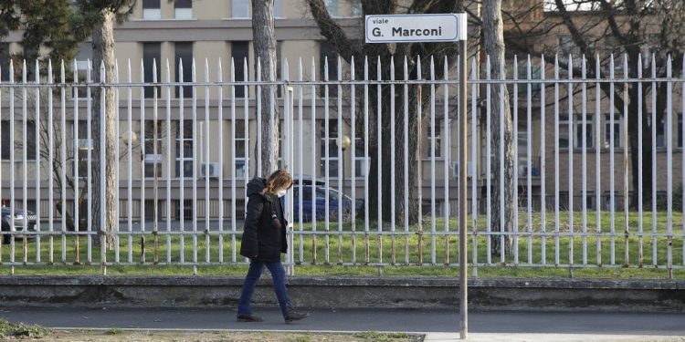 Σε καθεστώς καραντίνας η Βόρεια Ιταλία λόγω του θανατηφόρου ιού – News.gr