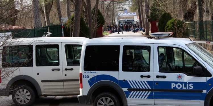 120.000 πρόσφυγες έτοιμοι να μετακινηθούν προς την Ελλάδα – News.gr