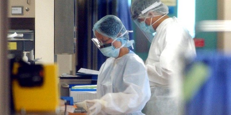 242 νέοι θάνατοι – 14.840 νέα επιβεβαιωμένα κρούσματα – News.gr