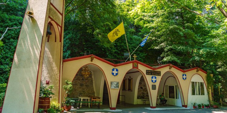 Η εκκλησία της Αγίας Παρασκευής στην κοιλάδα των Τεμπών – Newsbeast