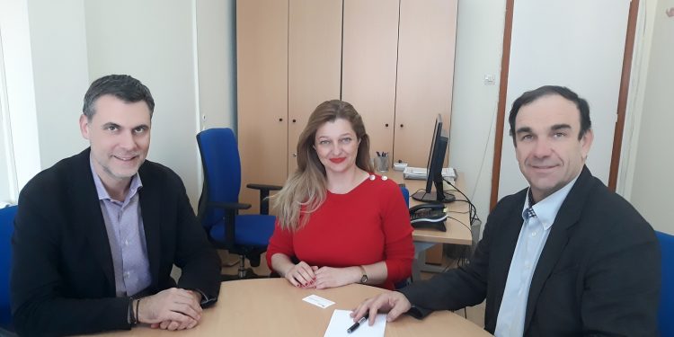 ΔΙΟΝΥΣΙΑ ΑΥΓΕΡΙΝΟΠΟΥΛΟΥ: Επίσκεψη στον ΕΟΑΝ για τα συστήματα εναλλακτικής διαχείρισης, την ανακύκλωση και το περιβαλλοντικό τέλος πλαστικής σακούλας