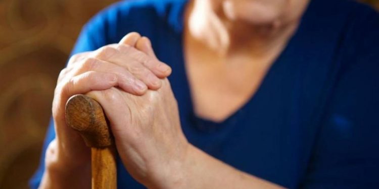Απέσπασαν από ηλικιωμένη γυναίκα 20.000 ευρώ