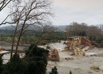 Έτοιμη να «σταθεί» στα «πόδια» της η νέα γέφυρα του Κερίτη στα Χανιά