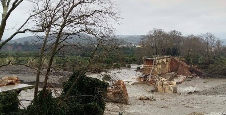 Έτοιμη να «σταθεί» στα «πόδια» της η νέα γέφυρα του Κερίτη στα Χανιά