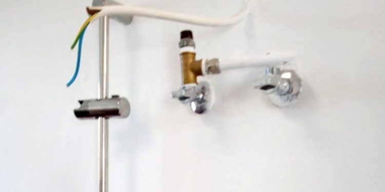 Δείτε φωτογραφίες από το αυτοσχέδιο τζακούζι σε κελί κρατουμένου – News.gr