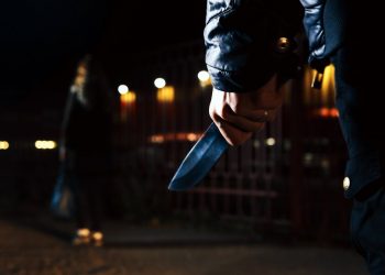 Τον λήστεψαν και απήγαγαν την κοπέλα του – Η έκπληξη όταν αποδείχθηκε ποιοι ήταν οι δράστες – News.gr