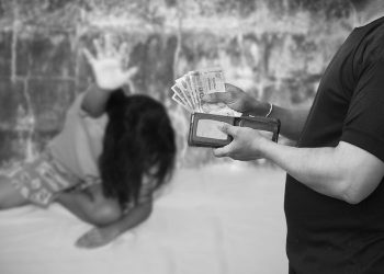 Λήστευαν, ξυλοκοπούσαν και βίαζαν ιερόδουλες στο κέντρο της Αθήνας – News.gr