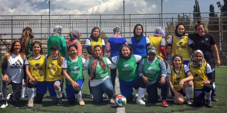 Η αγάπη για το ποδόσφαιρο ένωσε 14 γυναίκες πρόσφυγες και δημιούργησε την Hestia FC