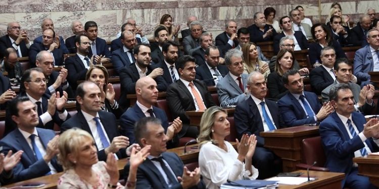 Θετικός στον ιό διαγνώστηκε βουλευτής της ΝΔ – News.gr