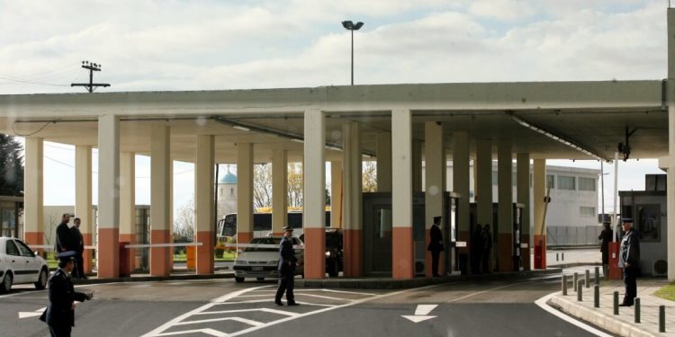 Η Τουρκία έκλεισε το τελωνείο στους Κήπους – News.gr