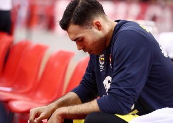 Θετικός στον ιό ο Σλούκας και τρία μέλη της Φενέρμπαχτσε – News.gr