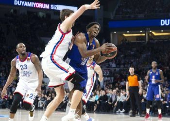 Euroleague: «Λύγισε» από την Εφές του... εξωγήινου Λάρκιν ο Ολυμπιακός