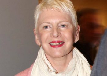 «Σας προσκαλώ κ. Ακρίτα να κοιμηθείτε 2-3 μέρες μόνη σας στις Καστανιές»