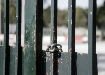 Κορονοϊός: Κλειστά σχολεία, κινηματογράφοι, θέατρα σε Ηλεία, Ζάκυνθο και Αχαΐα για ένα 48ωρο
