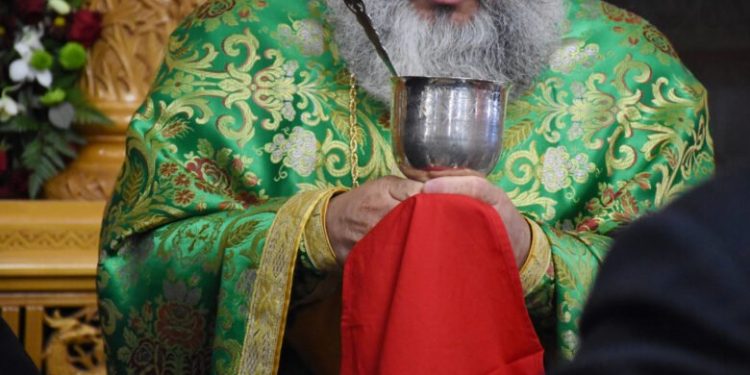 Μητροπολίτης απευθύνει έκκληση για προσευχή και μετάληψη στο σπίτι – News.gr