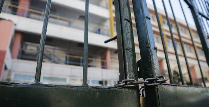 Θεσσαλονίκη: Φροντιστήριο μέσω τηλεόρασης για τους μαθητές που δίνουν πανελλαδικές εξετάσεις