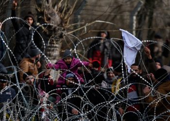 Φωτογραφίες από την κατάσταση στον Έβρο – «Μπλόκο» σε περισσότερους από 5.000 μετανάστες