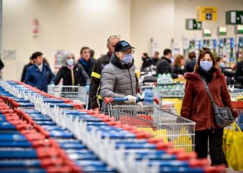 Πανικός στην Ιταλία – Αδειάζουν τα ράφια των σούπερ μάρκετ – News.gr