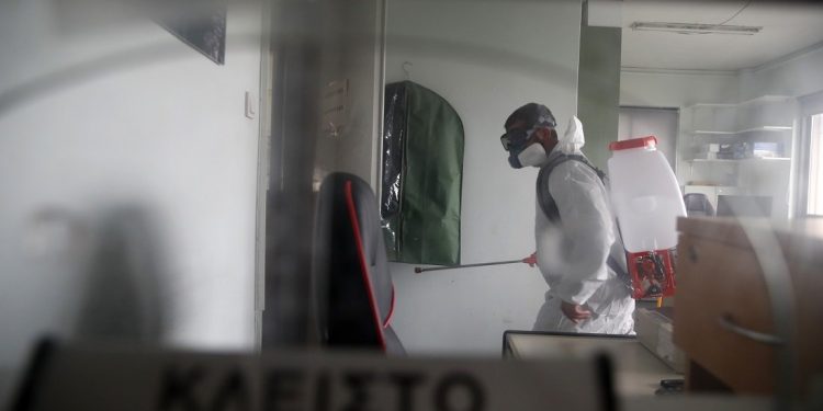 Προβληματισμός μετά τα τέσσερα αγνώστου προέλευσης κρούσματα – News.gr