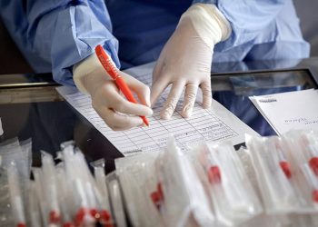 190 τα κρούσματα στην Ελλάδα- Κλείνουν εμπορικά κέντρα, χώροι εστίασης και καφέ – News.gr