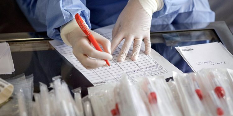 190 τα κρούσματα στην Ελλάδα- Κλείνουν εμπορικά κέντρα, χώροι εστίασης και καφέ – News.gr