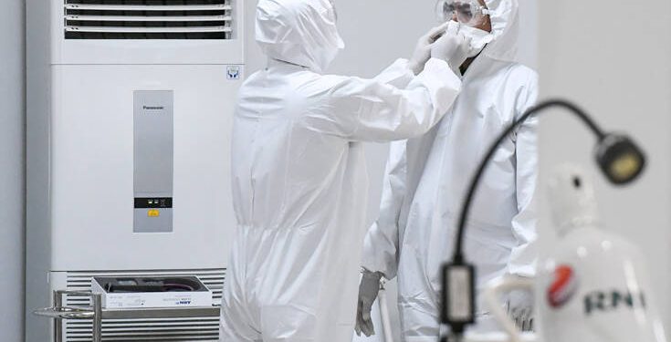 Βρέφος 7,5 μηνών στη Ρόδο θετικό στον κορονοϊό