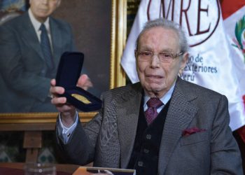 Πέθανε σε ηλικία 100 ετών ο πρώην γενικός γραμματέας του ΟΗΕ Χαβιέρ Πέρες δε Κουέγιαρ